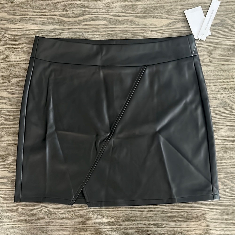 Black Leather Mini Skirt (Joe Benbasset)